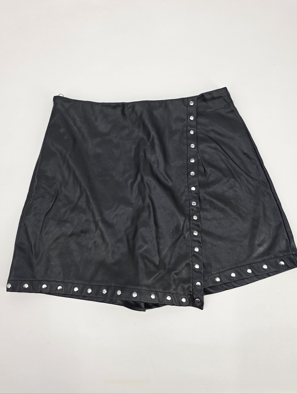 SHEIN Black Faux Leather Stud-Trim Skort Size 6